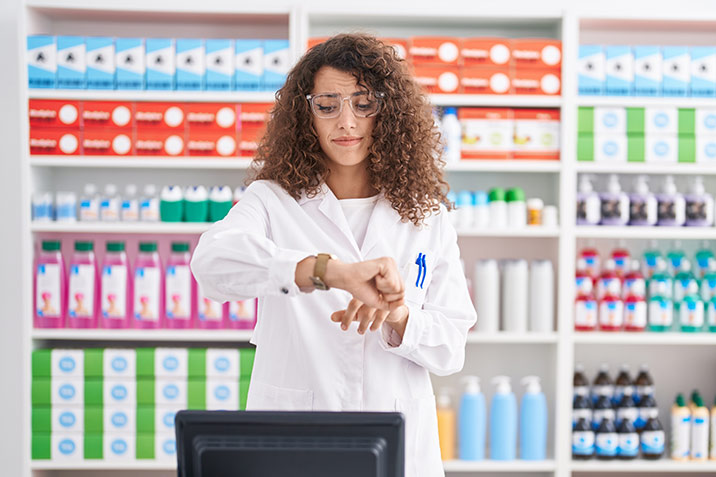 Zeitfresser im Apothekenalltag: Die stillen Effizienz-Killer und wie man sie stoppt