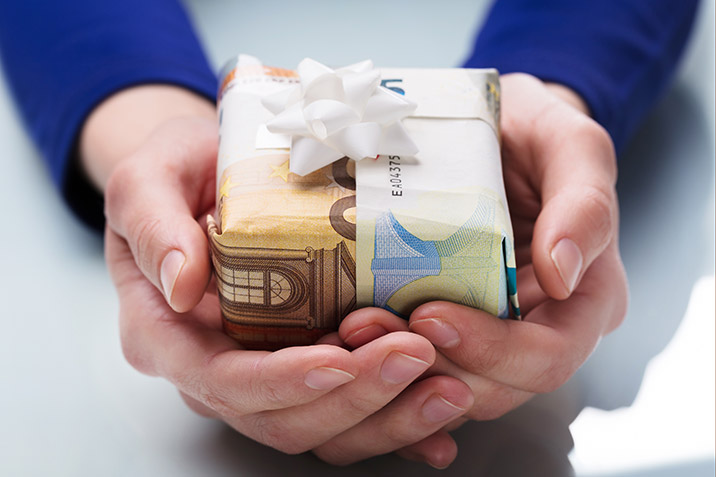 Unübliches Gelegenheitsgeschenk: 20.000 Euro zu Ostern im Fokus 